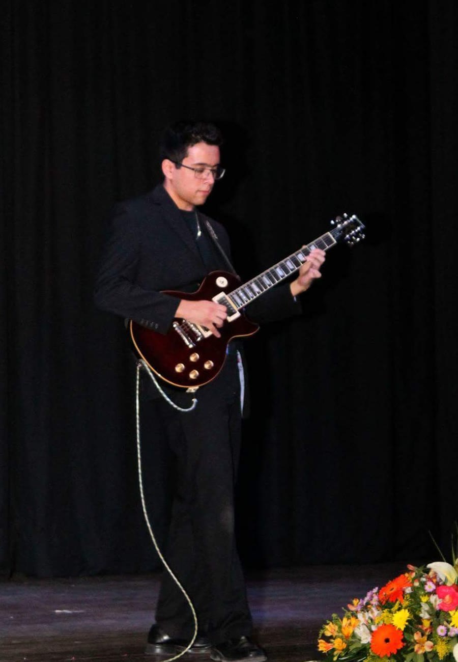 Presencia de escenario - Guitarra solista · eventos formales y showcases